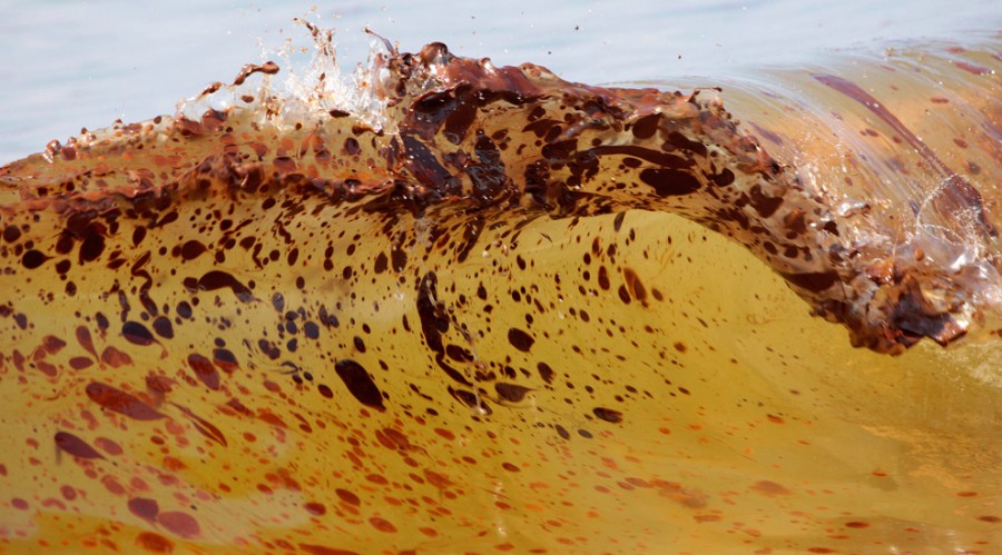 Oil washing ashore in Alabama